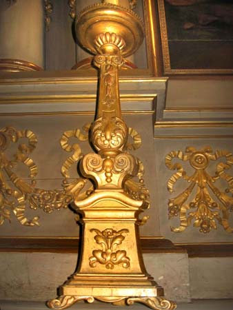 St Etienne de Cuines Altare maggiore candelabro